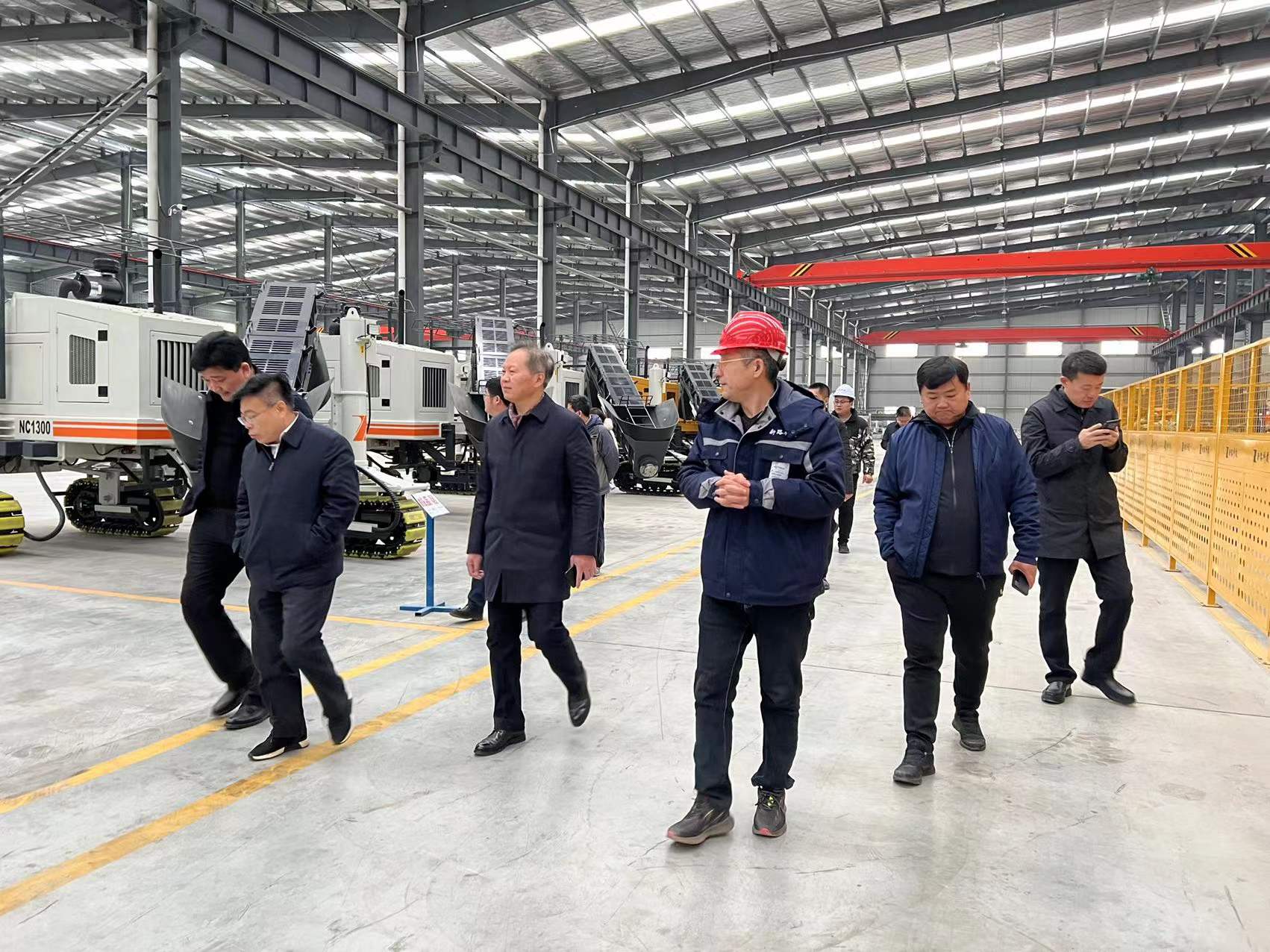 熱烈歡迎徐州市委市政府、淮海國(guó)際港務(wù)區(qū)、柳新鎮(zhèn)一行領(lǐng)導(dǎo)來我司參觀考察工作